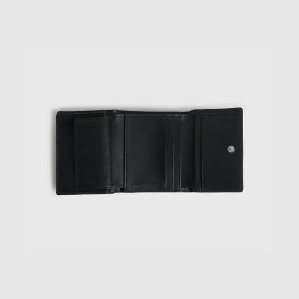 Portefeuille Emboss Black-Calvin Klein-Petite Maroquinerie-Maroquinerie Fortunas-Mouscron