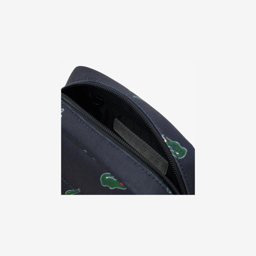Sacoche Logo Abimes-Lacoste-Maroquinerie-Maroquinerie Fortunas-Mouscron Sacoche Logo Abimes-Lacoste-Maroquinerie-Maroquinerie Fortunas-Mouscron