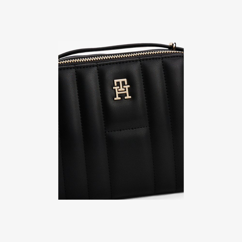 Camera Feminine Black-Tommy Hilfiger-Sacs-Maroquinerie Fortunas-Mouscron Camera Feminine Black-Tommy Hilfiger-Sacs-Maroquinerie Fortunas-Mouscron