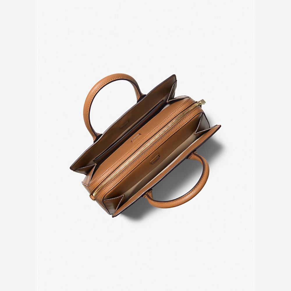 Leila Satchel Logo-Michael Kors-Sacs-Maroquinerie Fortunas-Mouscron Leila Satchel Logo-Michael Kors-Sacs-Maroquinerie Fortunas-Mouscron
